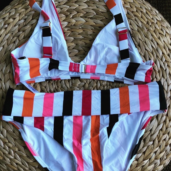 Bikini - Picture 2 of 2